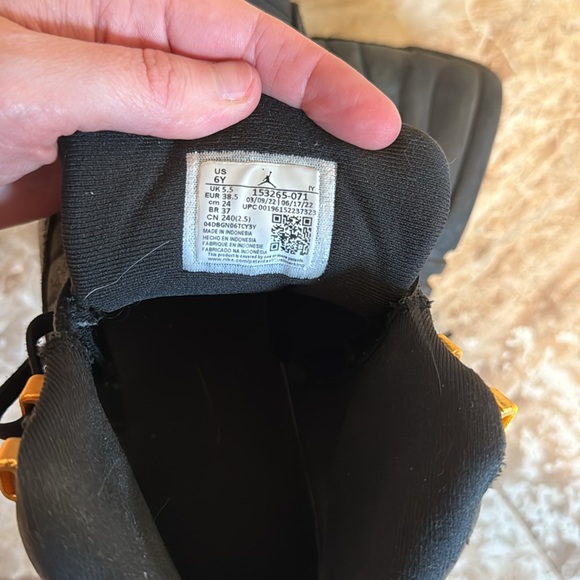 Jordans - Picture 4 of 5